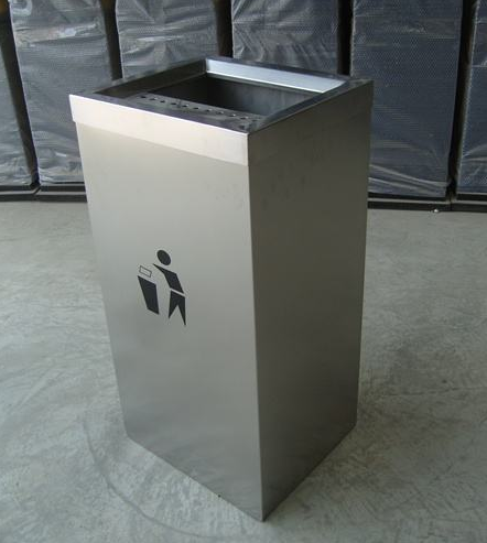 您知道輕軌上面為什么沒有垃圾桶嗎？