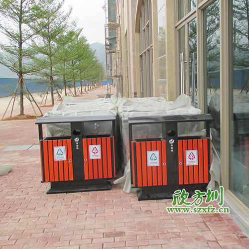 廣州清遠地產(chǎn)物業(yè)公司，增添欣方圳鋼木垃圾桶