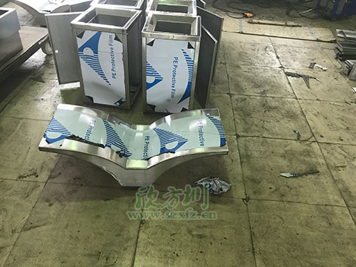 由手藝精湛的焊工師傅焊接，打磨師傅全程手工打磨而成。