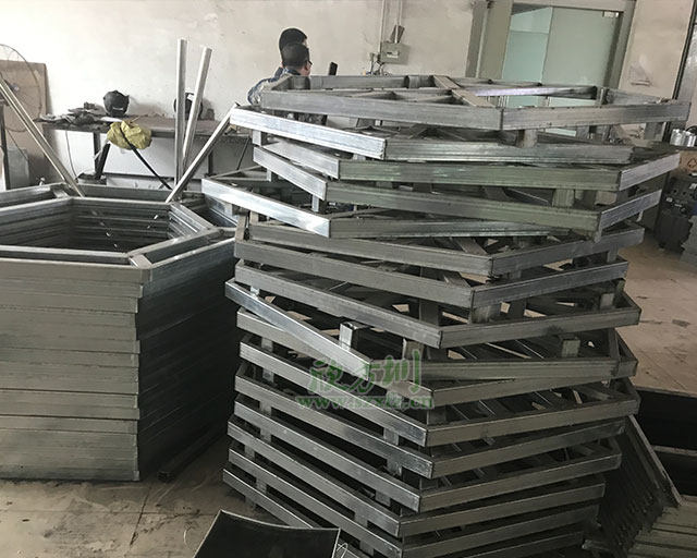 ?？诨疖囌菊九_花盆垃圾桶生產(chǎn)工藝