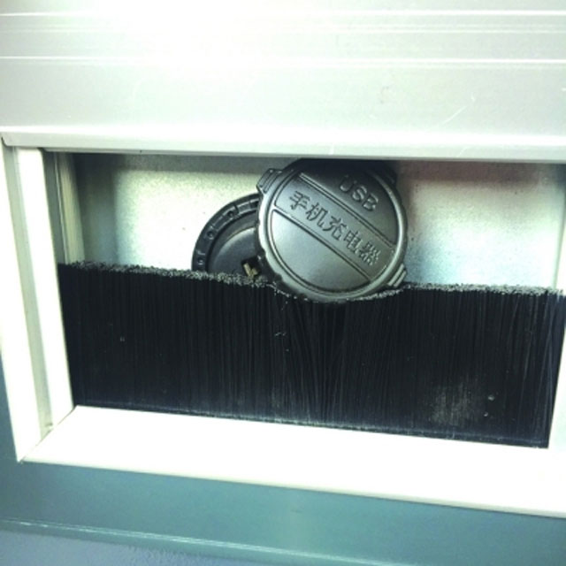 三分類(lèi)智能垃圾桶手機(jī)充電接口